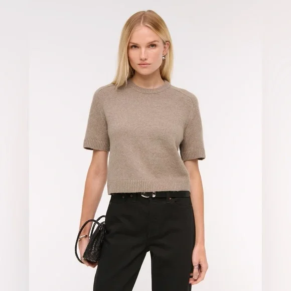 🆕 The A&F Madeline Crew Sweater Tee - Picture 2 of 7